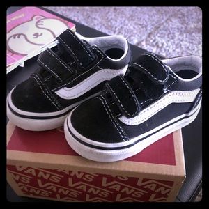 Toddler size 4 vans old skool V with box